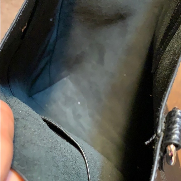 Tote with central magnet button for easy closing - Picture 5 of 8